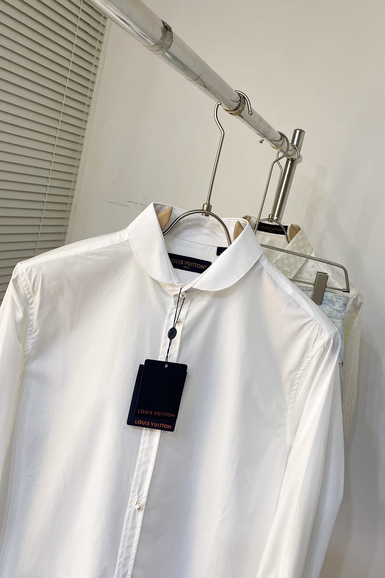 LV Fitted Long-Sleeved Cotton Shirt With Pearl Buttons