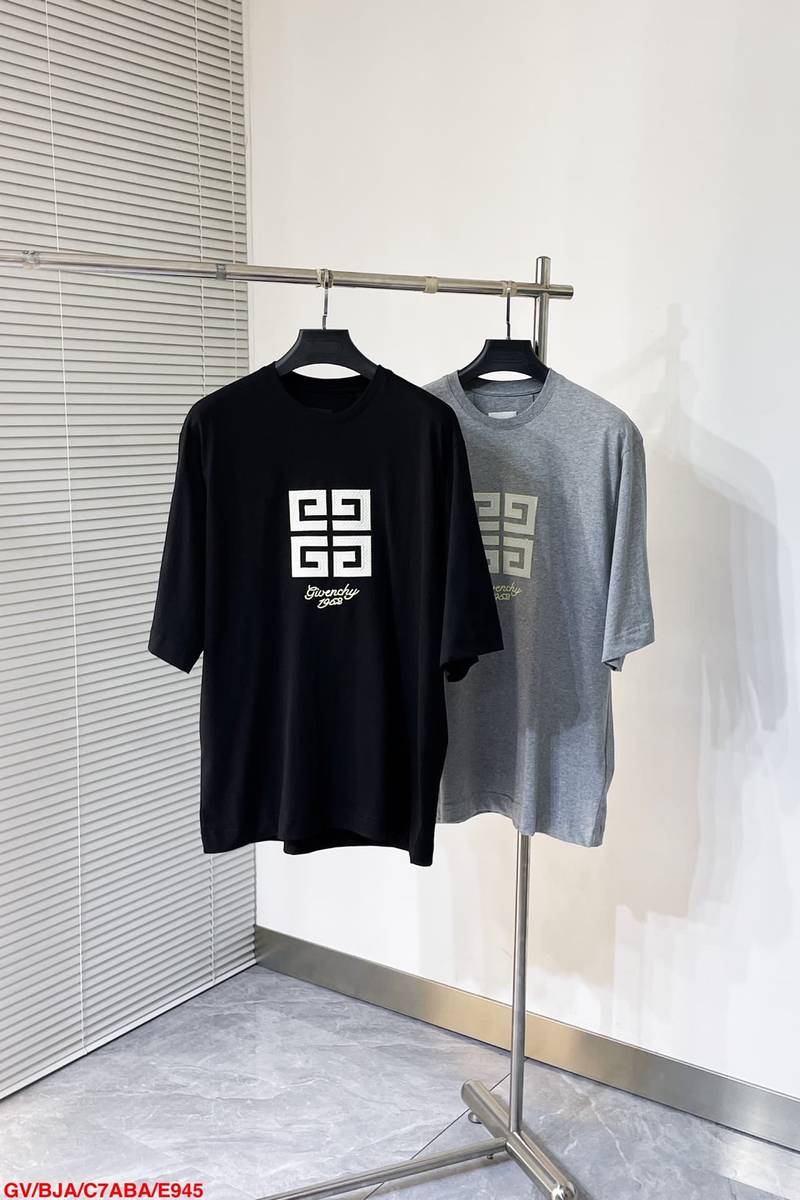 Givenchy 4G t-shirt in cotton