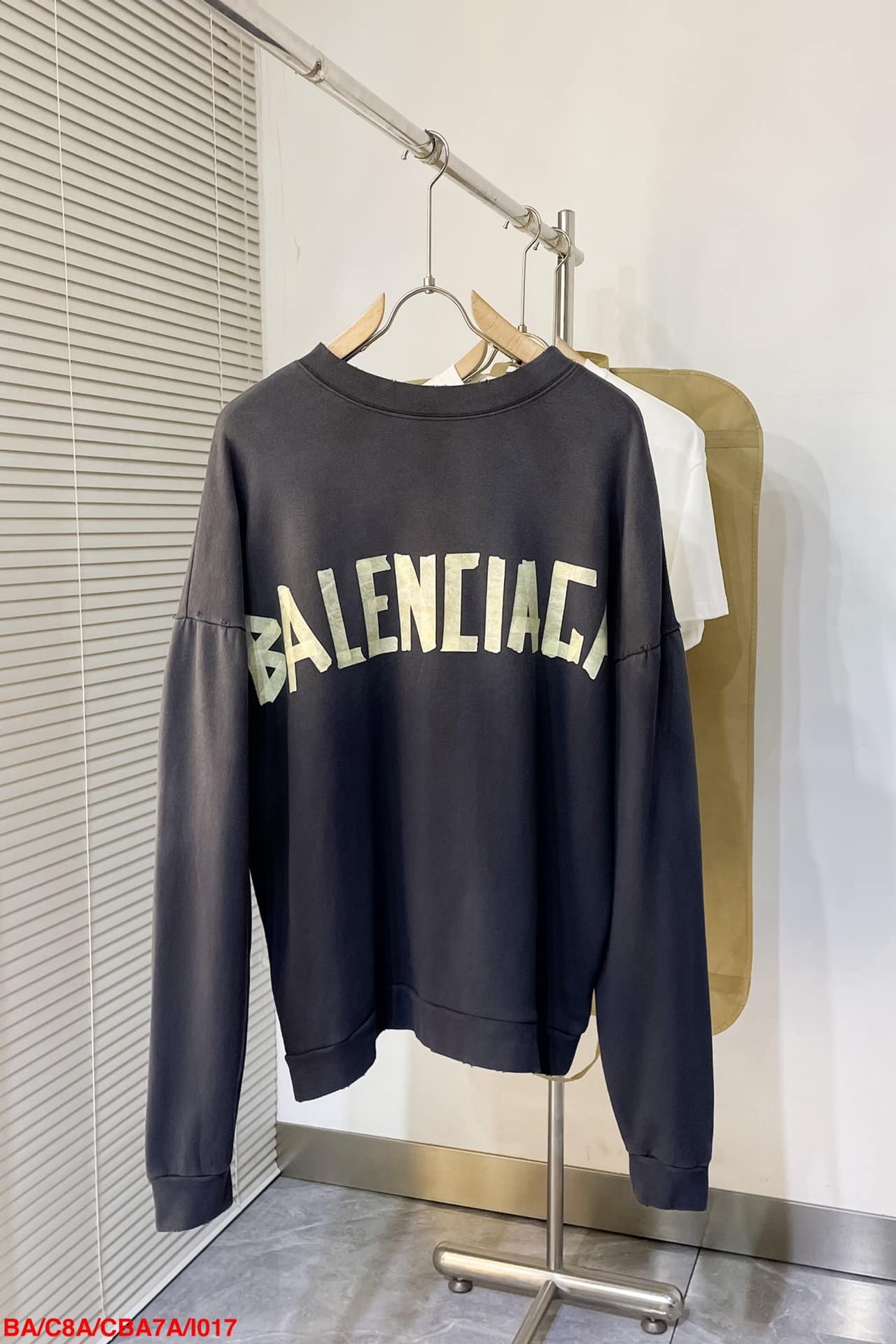 Tape Type Sweatshirt