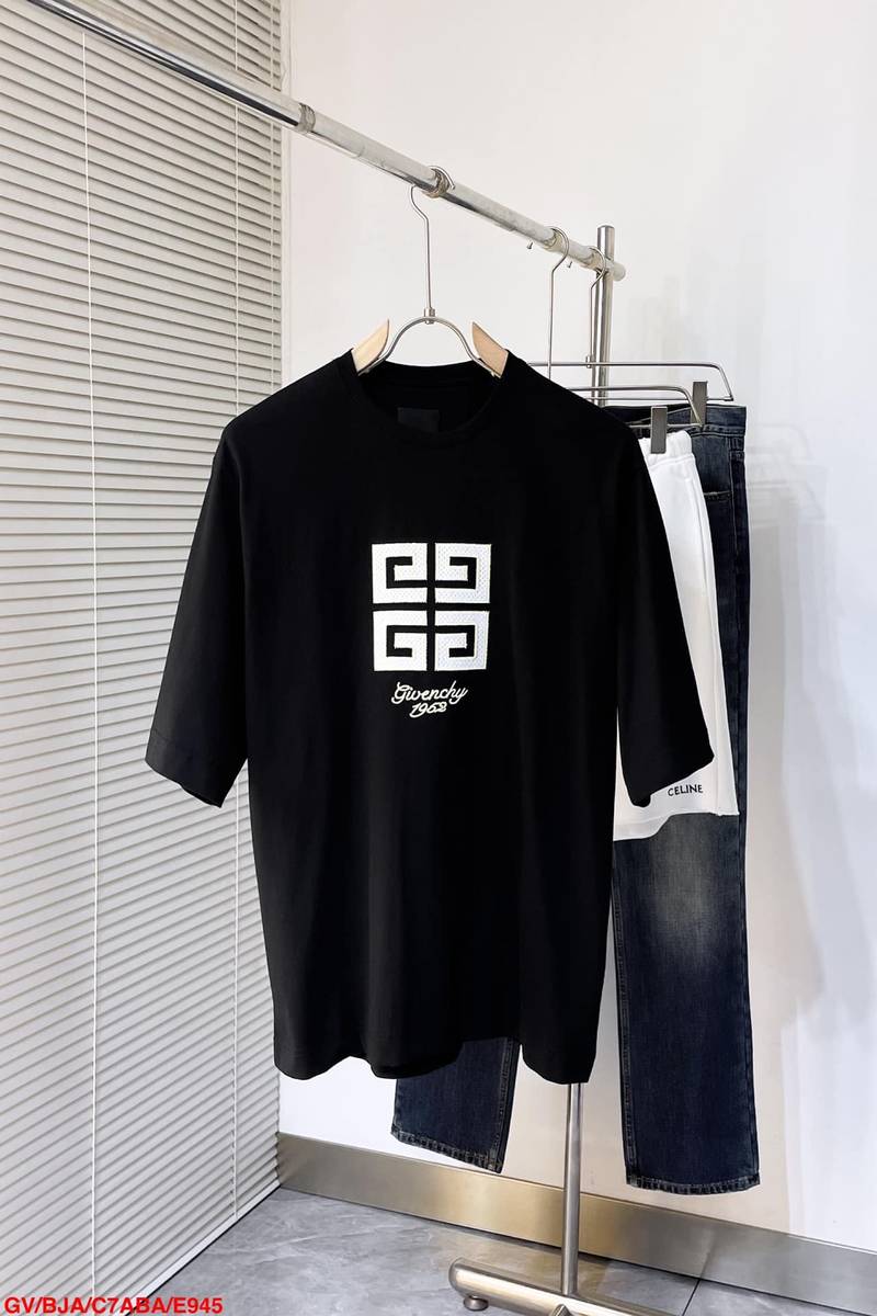 Givenchy 4G t-shirt in cotton