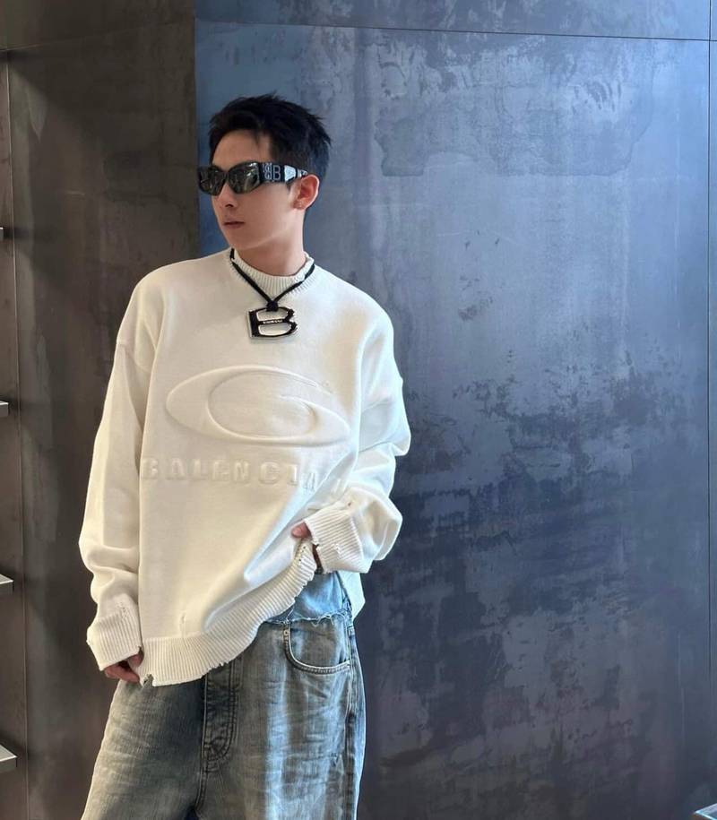 Balenciaga sweater