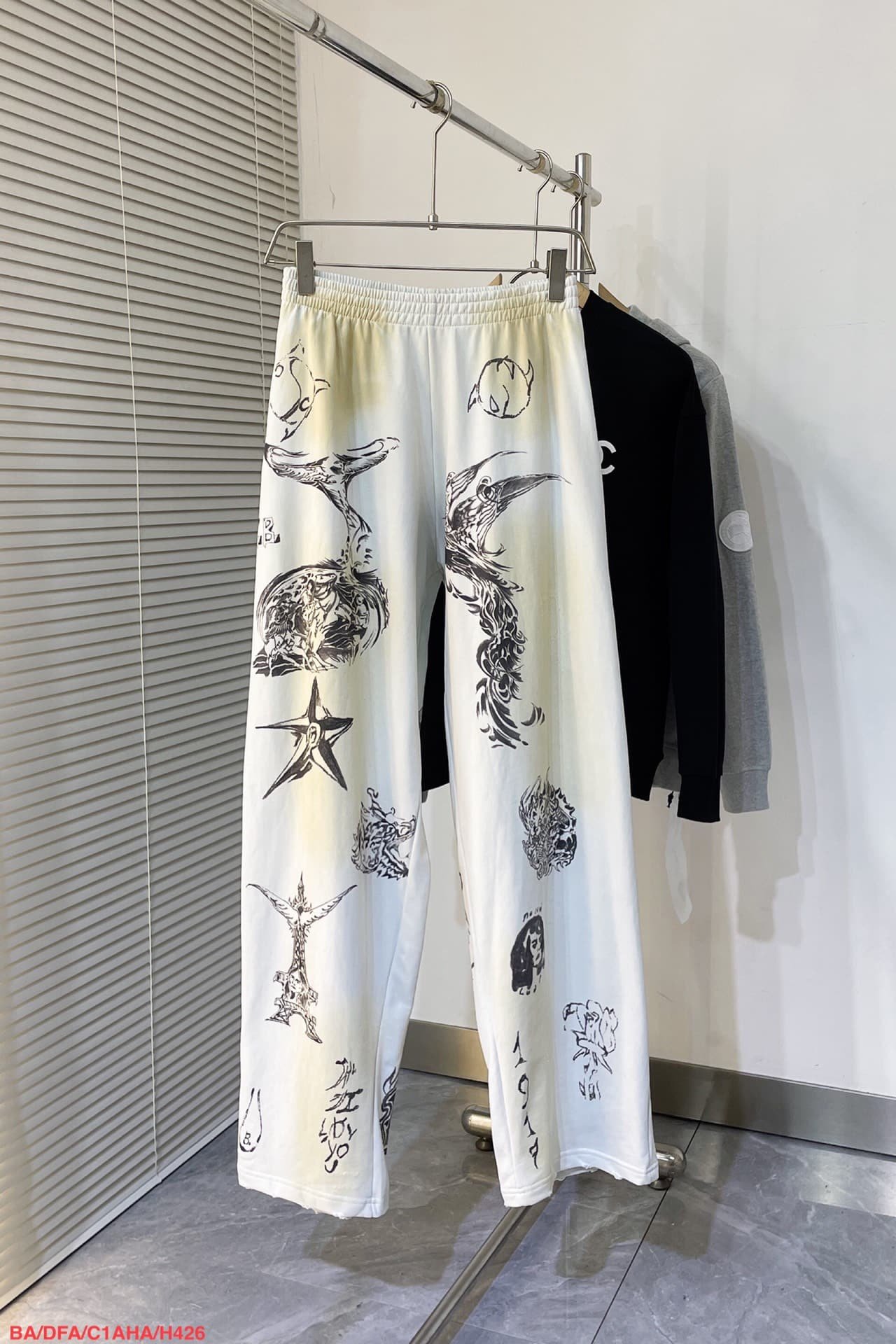 Men s Tat Baggy Sweatpants in Beige/brown