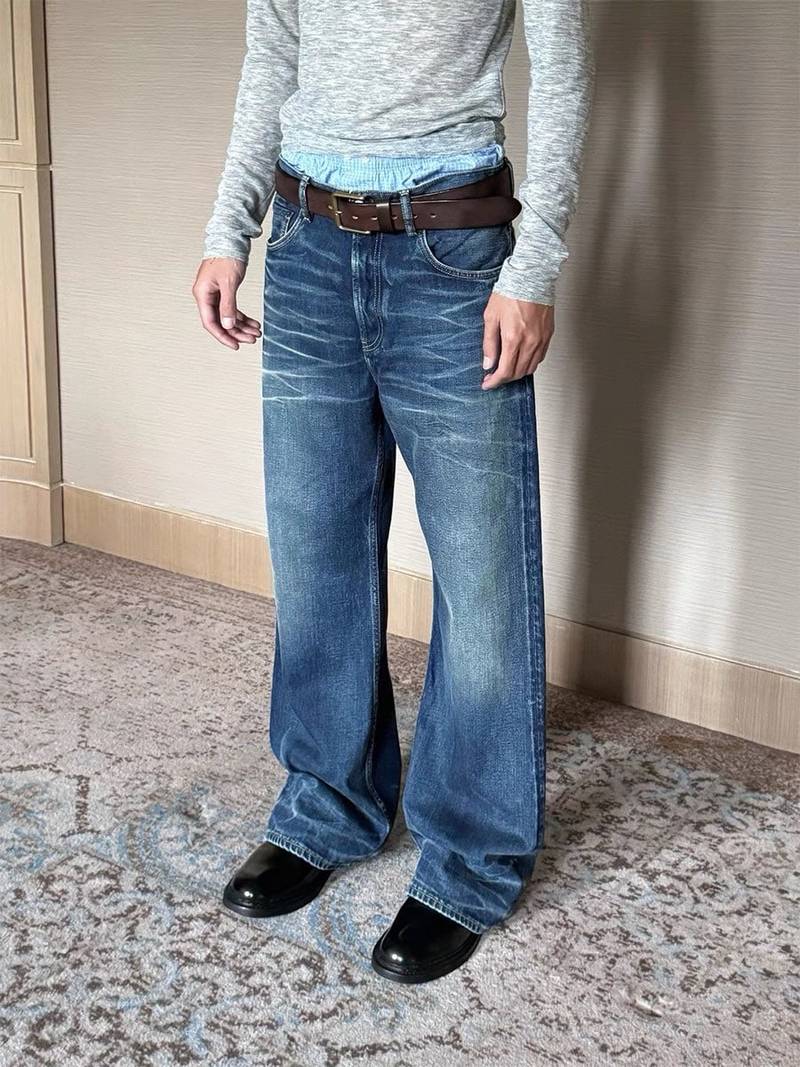 Loose fit jeans