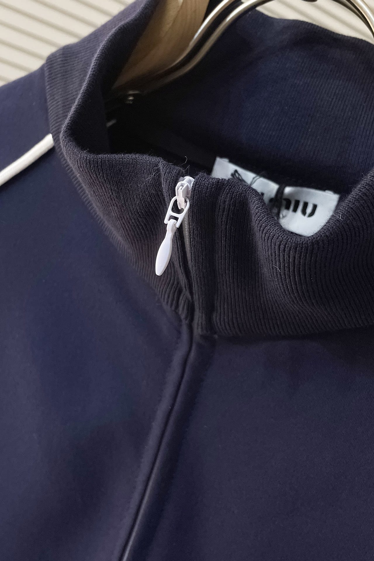 Nylon sweatshirt