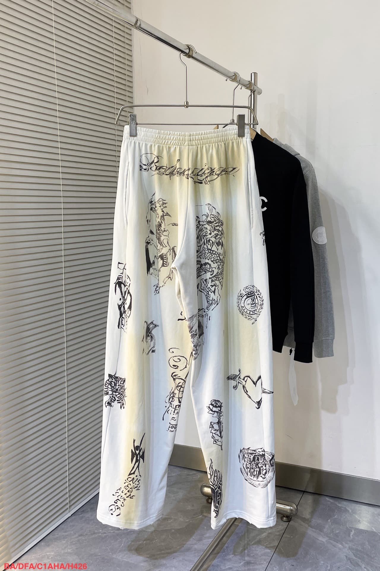 Men s Tat Baggy Sweatpants in Beige/brown
