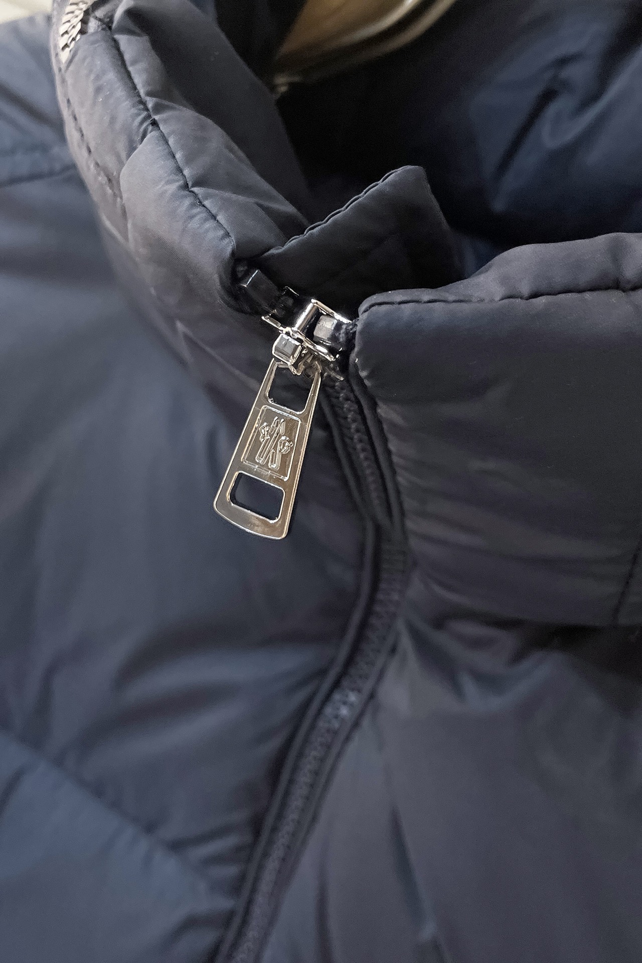 Solayan Hooded Short Down Jacket