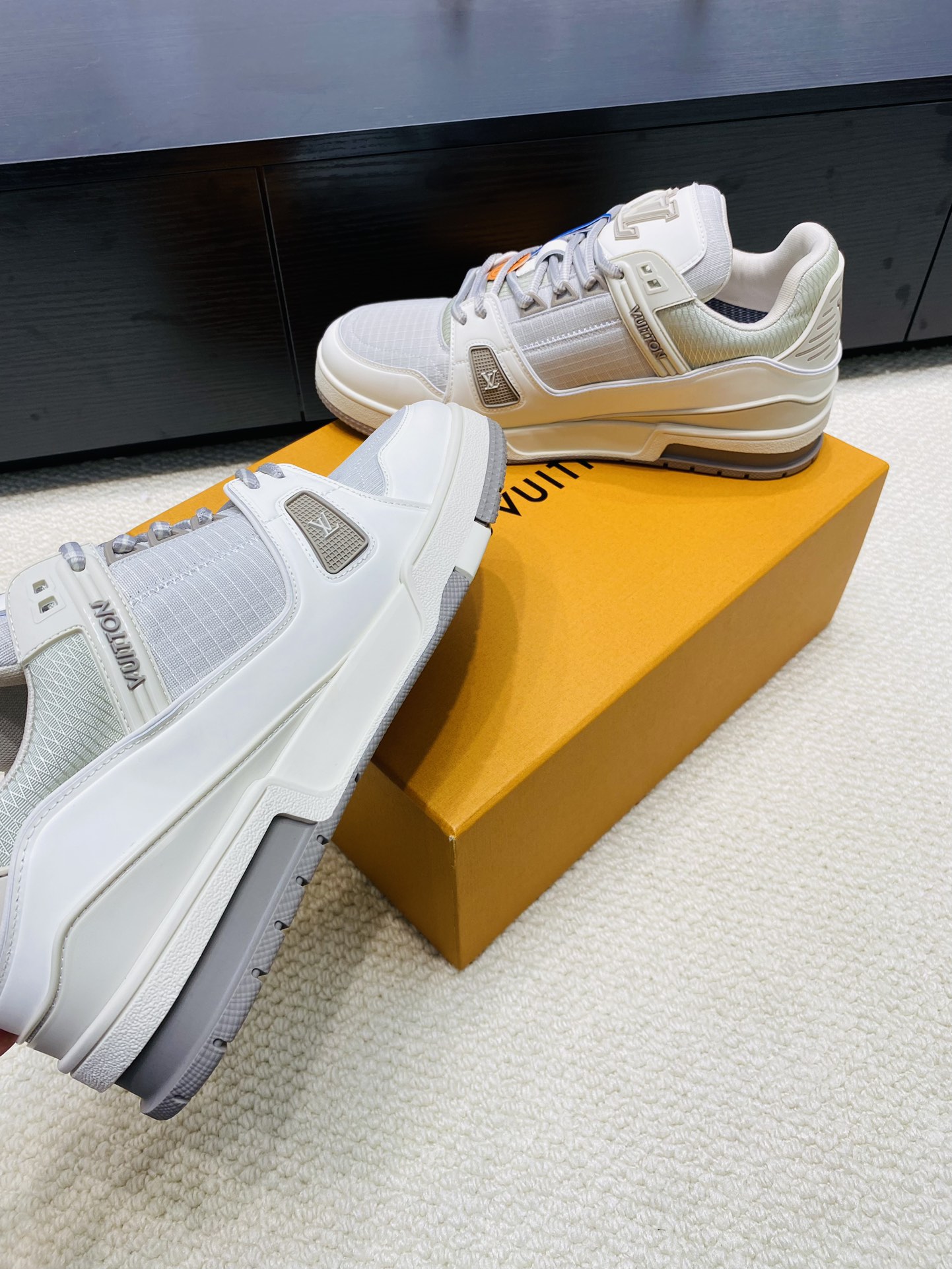 louis trainer black or white sneaker