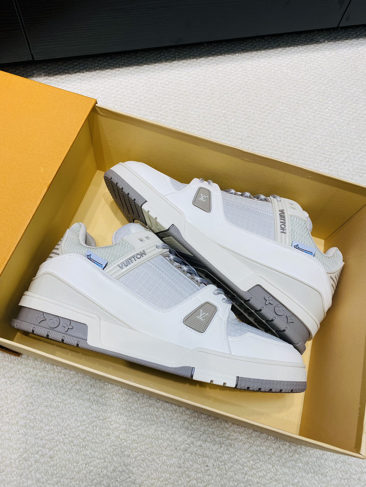 louis trainer black or white sneaker