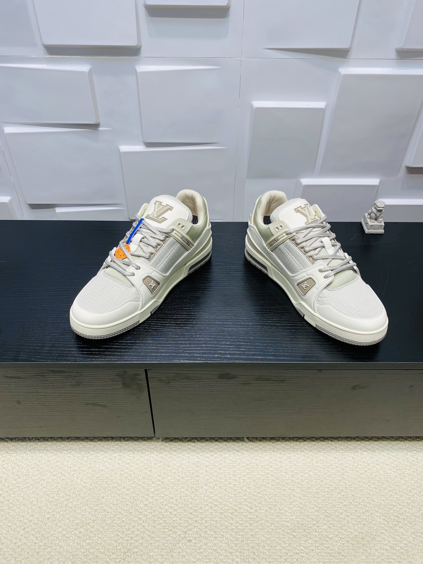 louis trainer black or white sneaker