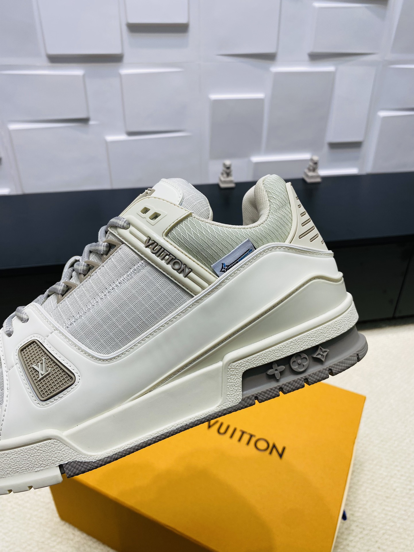 louis trainer black or white sneaker