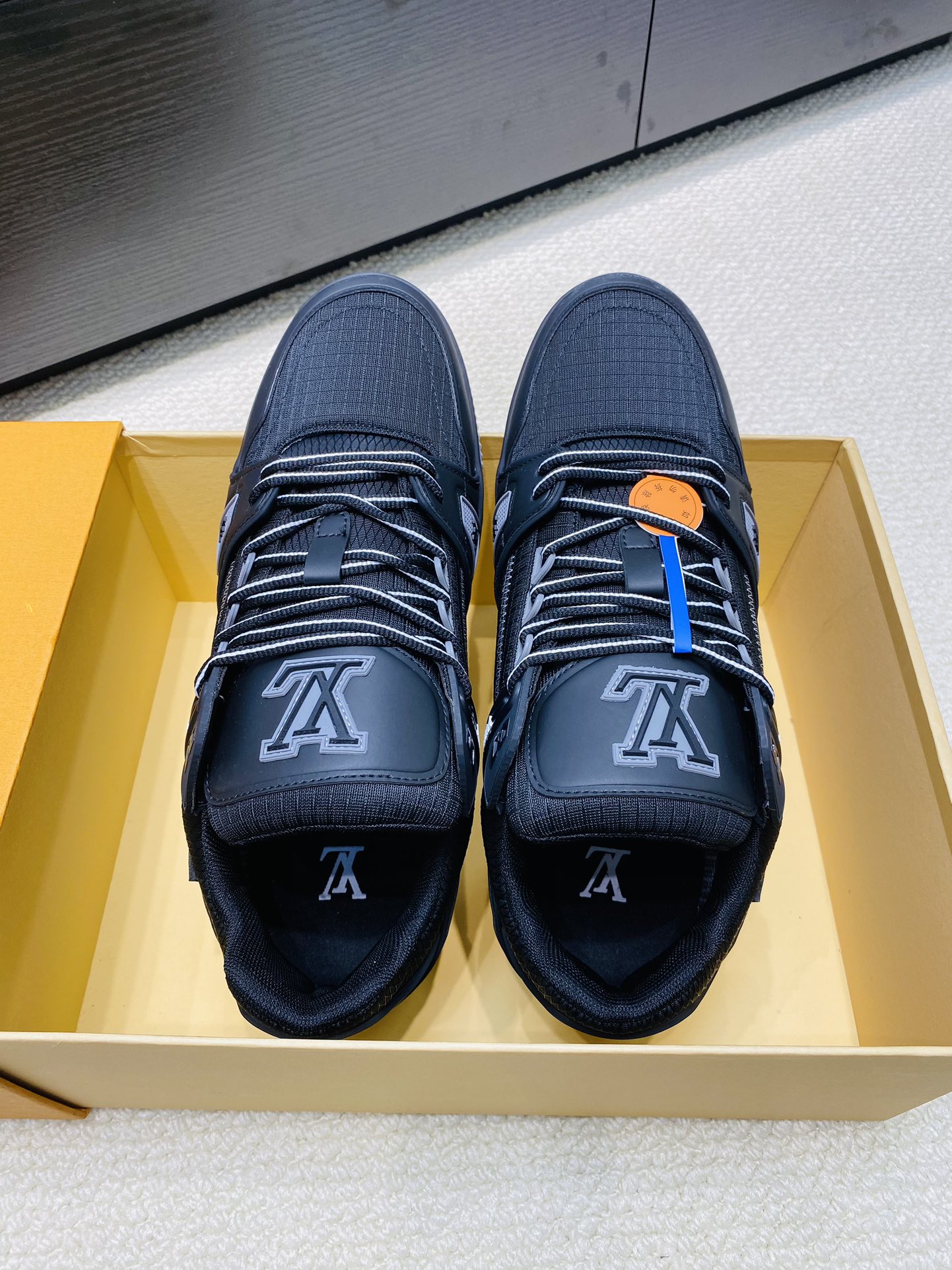 louis trainer black or white sneaker