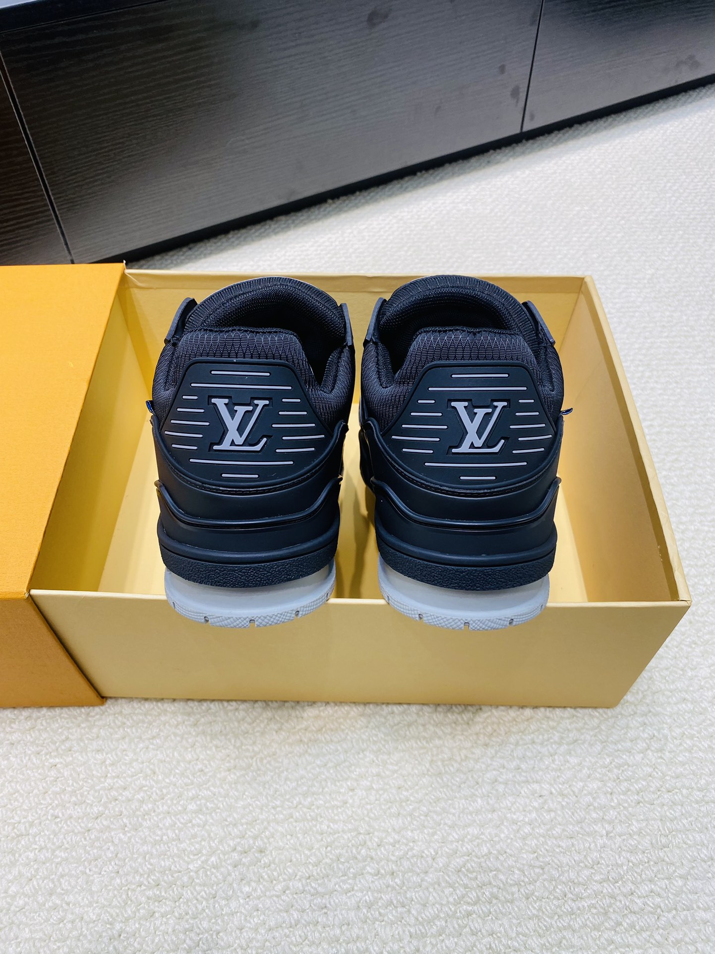 louis trainer black or white sneaker