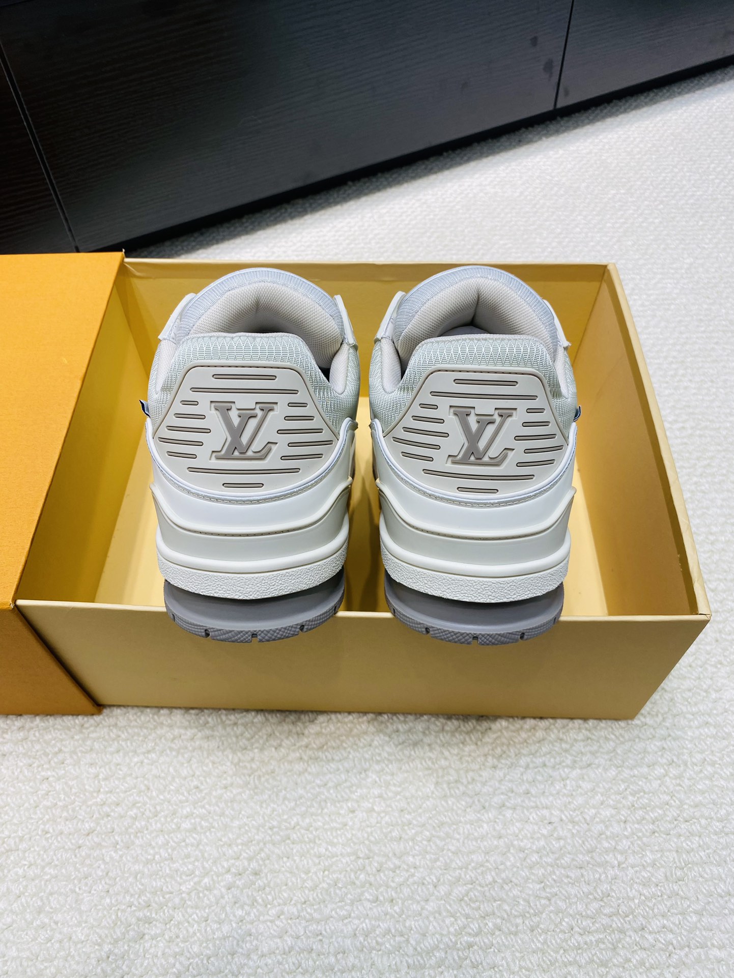 louis trainer black or white sneaker