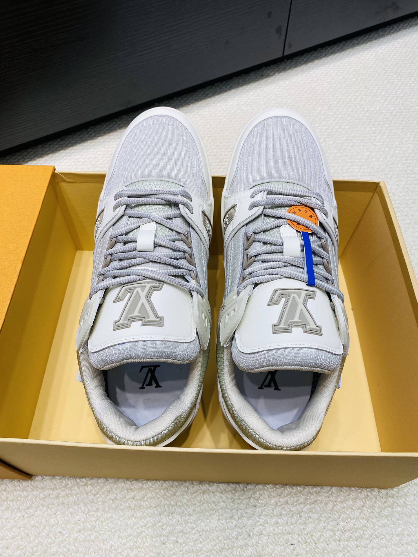 louis trainer black or white sneaker