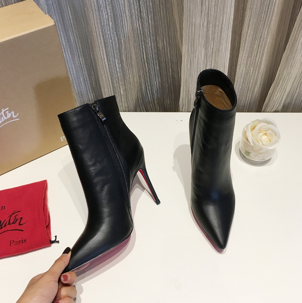 Louboutin So Kate 100 black leather ankle boots