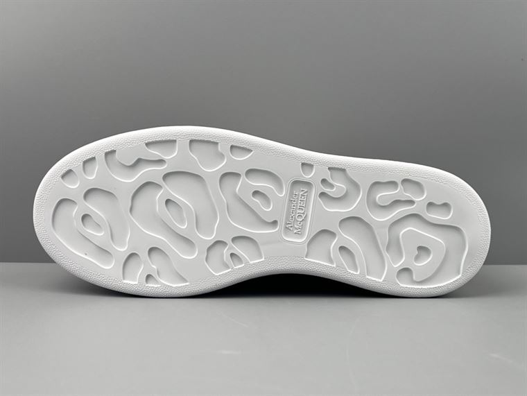 ALEXANDER MCQUEEN OVERSIZED SNEAKER IN BLACK/WHITE/RED   ALD037