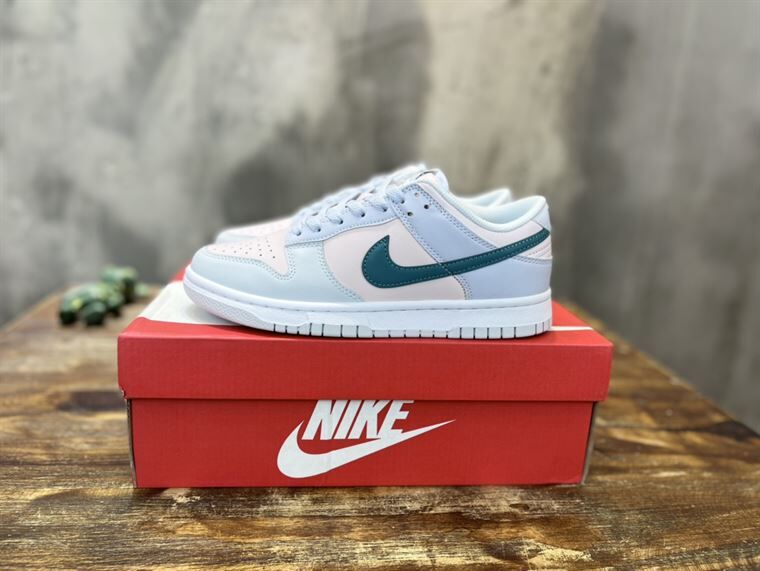 NIKE SB DUNK LOW SNEAKER   NSN013