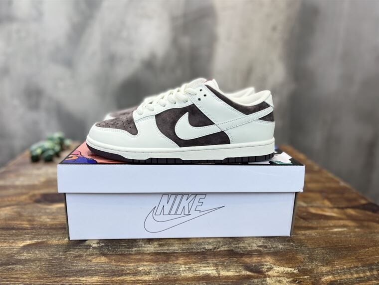 NIKE SB DUNK LOW SNEAKER   NSN017