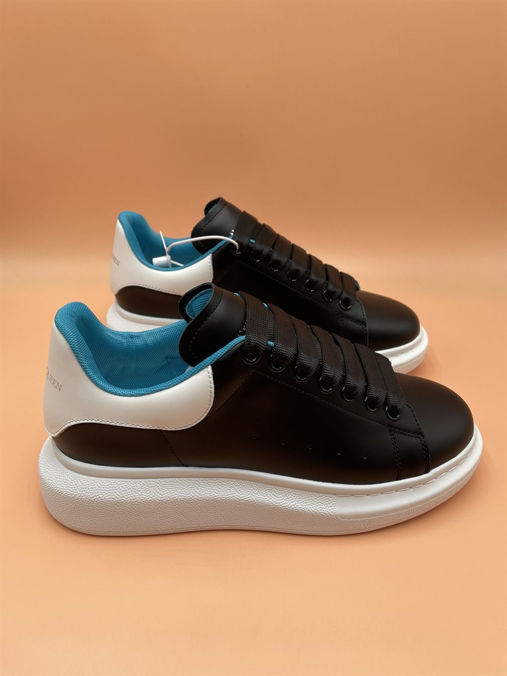 ALEXANDER MCQUEEN OVERSIZED SNEAKER IN NAVY/WHITE/LAPIS BLUE   ALD040