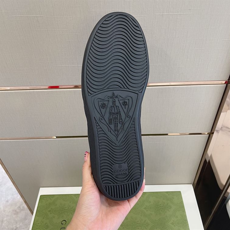 GUCCI MEN S GG SNEAKER   GCC035