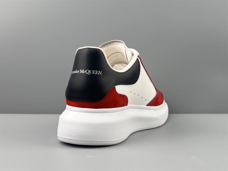 ALEXANDER MCQUEEN OVERSIZED SNEAKER IN BLACK/WHITE/RED   ALD037