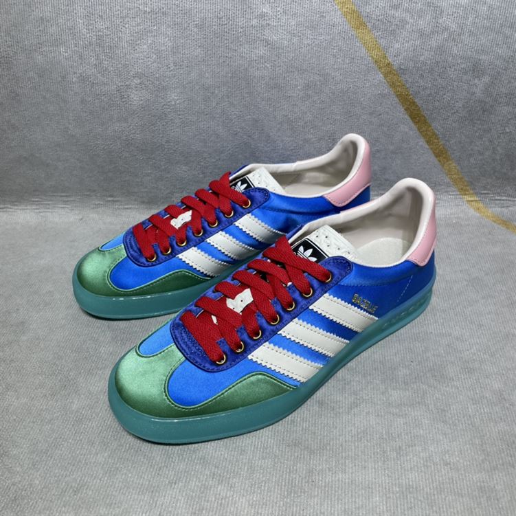 GUCCI X ADIDAS GAZELLE LOW-TOP SNEAKERS IN LIGHT BLUE   GCC029