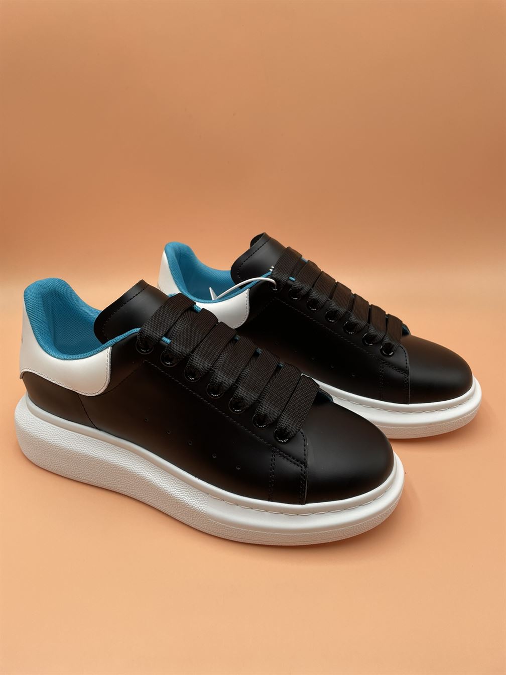 ALEXANDER MCQUEEN OVERSIZED SNEAKER IN NAVY/WHITE/LAPIS BLUE   ALD040
