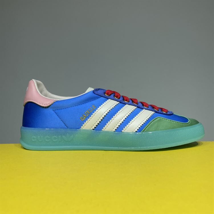 GUCCI X ADIDAS GAZELLE LOW-TOP SNEAKERS IN LIGHT BLUE   GCC029