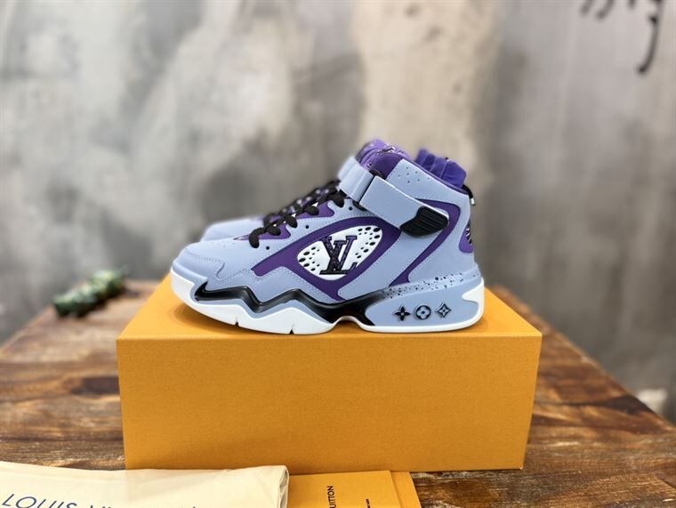 LOUIS VUITTON LV TRAINER 2 SNEAKER   LVS072