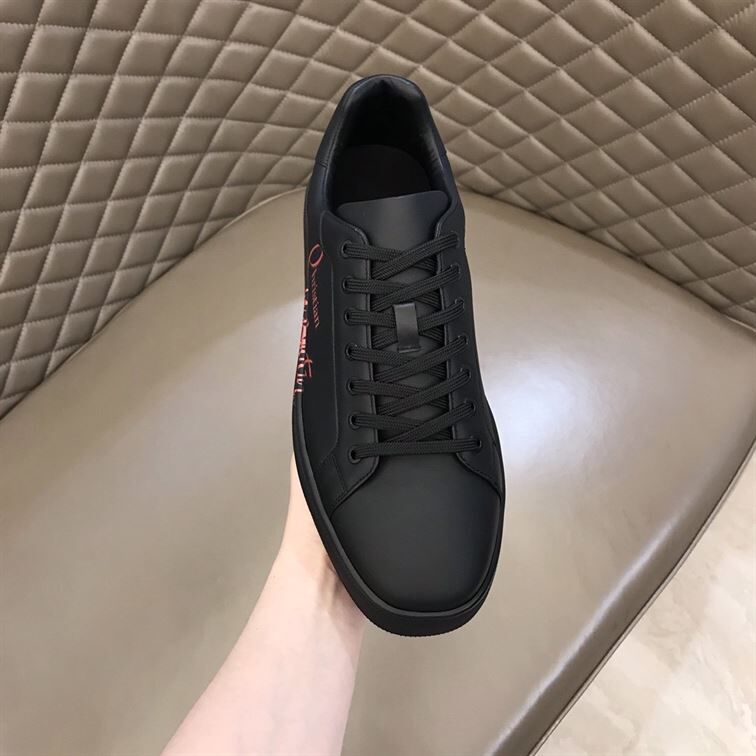 CHRISTIAN LOUBOUTIN LOW TOP SNEAKER   CLS021