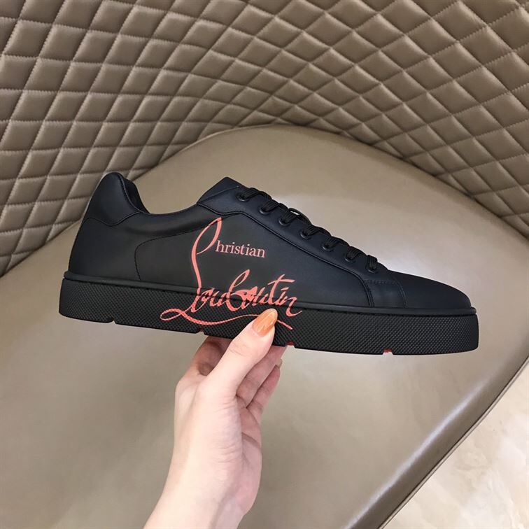 CHRISTIAN LOUBOUTIN LOW TOP SNEAKER   CLS021