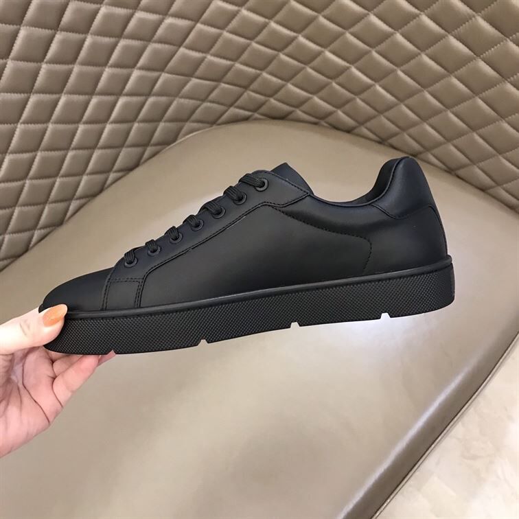 CHRISTIAN LOUBOUTIN LOW TOP SNEAKER   CLS020