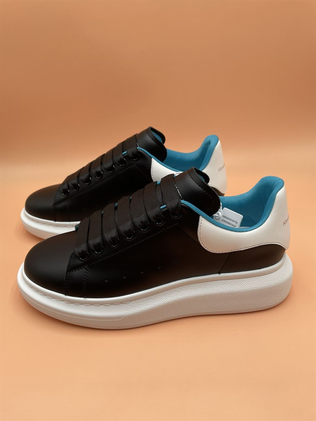 ALEXANDER MCQUEEN OVERSIZED SNEAKER IN NAVY/WHITE/LAPIS BLUE   ALD040