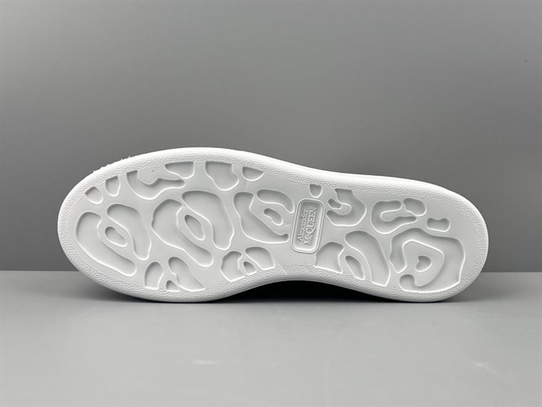 ALEXANDER MCQUEEN OVERSIZED SNEAKER   ALD038