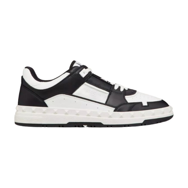 VALENTINO FREEDOTS LOW-TOP SNEAKER IN CALFSKIN   VN004