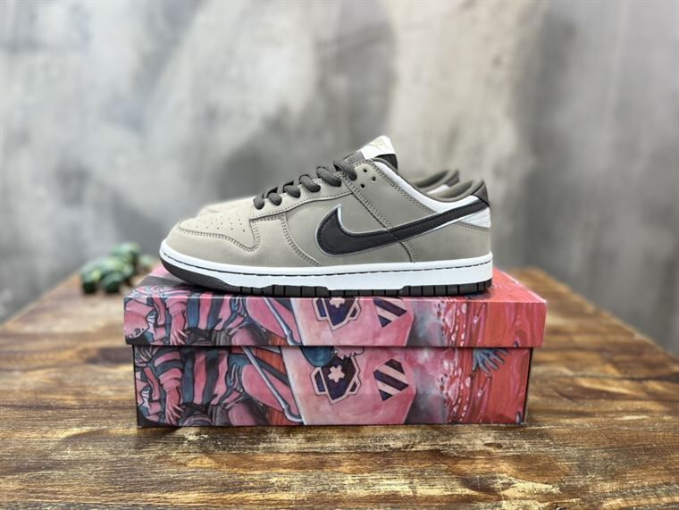 NIKE SB DUNK LOW SNEAKER   NSN020
