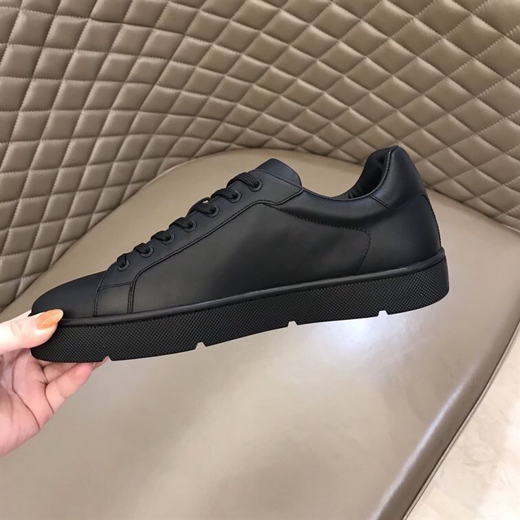 CHRISTIAN LOUBOUTIN LOW TOP SNEAKER   CLS021