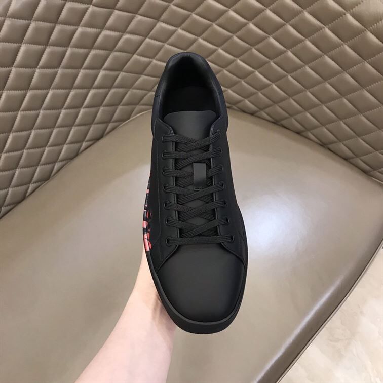 CHRISTIAN LOUBOUTIN LOW TOP SNEAKER   CLS020