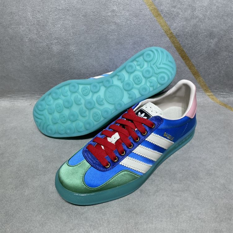 GUCCI X ADIDAS GAZELLE LOW-TOP SNEAKERS IN LIGHT BLUE   GCC029