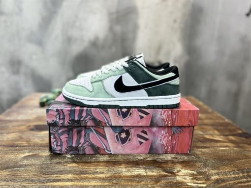 NIKE SB DUNK LOW SNEAKER   NSN005