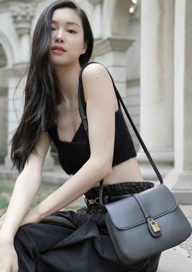 Celine Shoulder Bag – Timeless Elegance