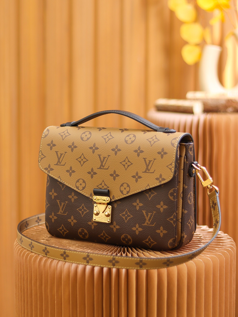 LOUIS VUITTON POCHETTH METIS