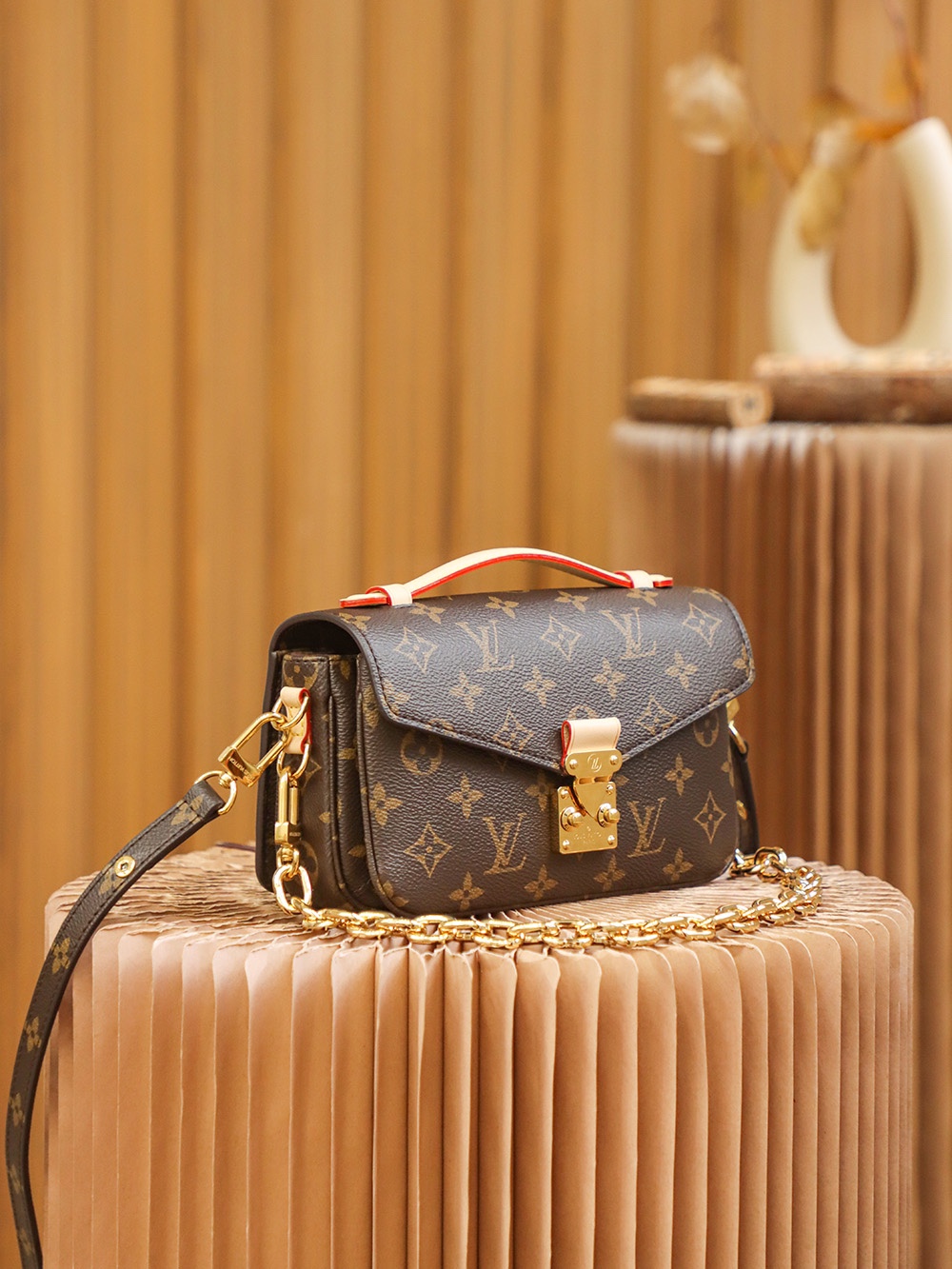 Louis Vuitton Pochette Métis East West