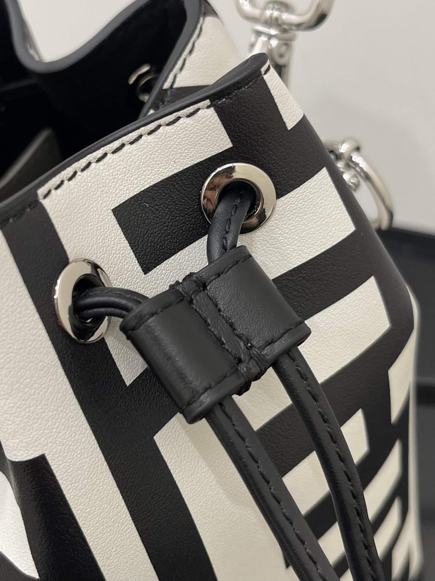Fendi Black & White Mon Tresor Bucket Bag – Iconic Design with Modern Flair