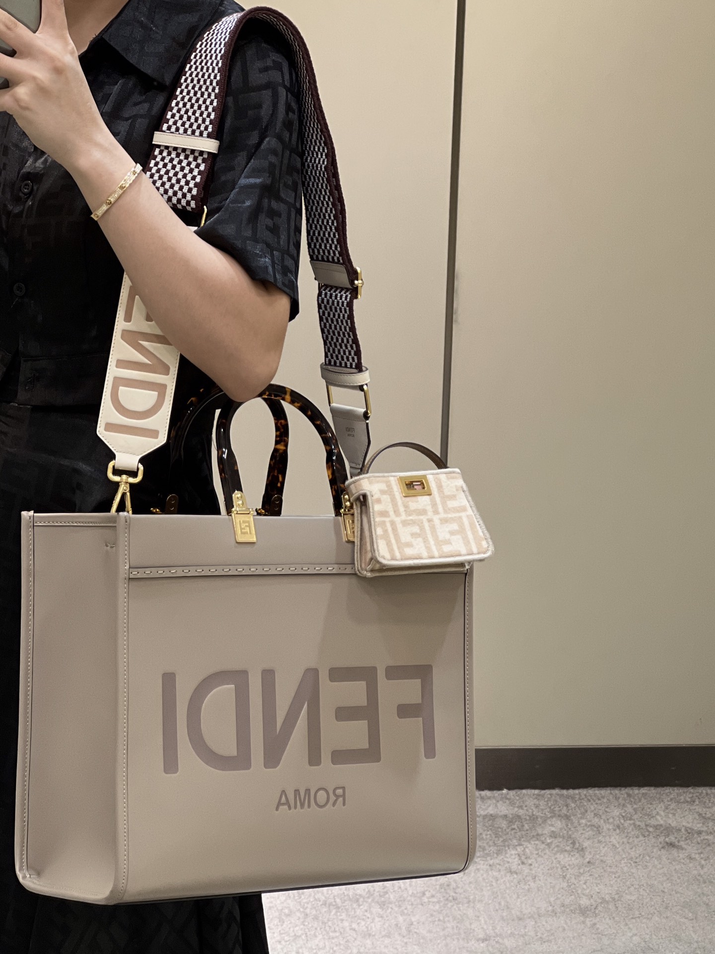 Fendi Premium Amber Handle Tote Bag - Coffee Brown