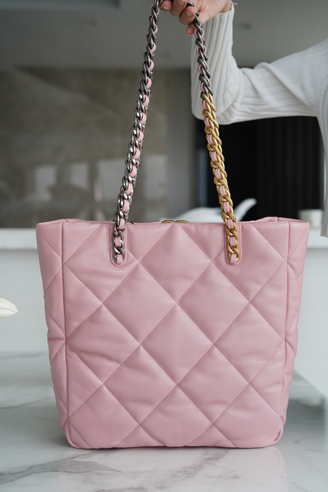 CHANEL 22B 19 BAG Tote, Sakura Pink, Premium Leather