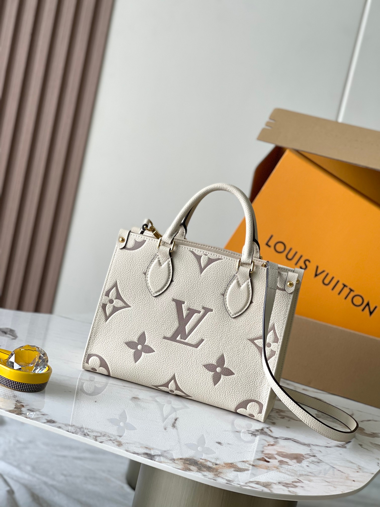 Louis Vuitton ONTHEGO Small Handbag (Model: M45659 white)
