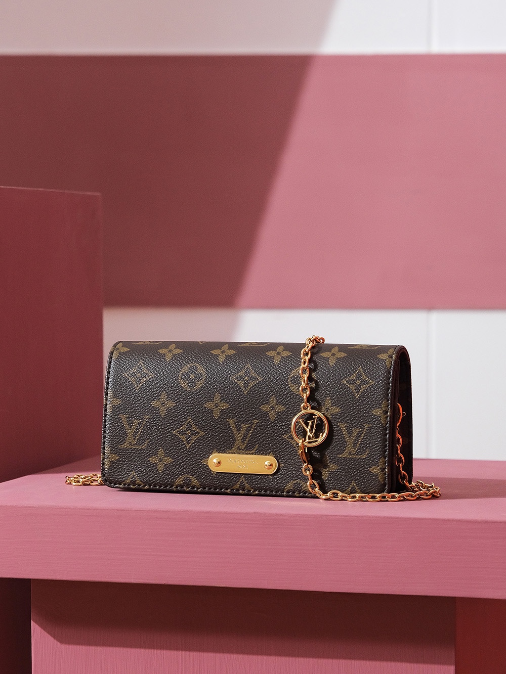 Louis-Vuitton Lily WOC
