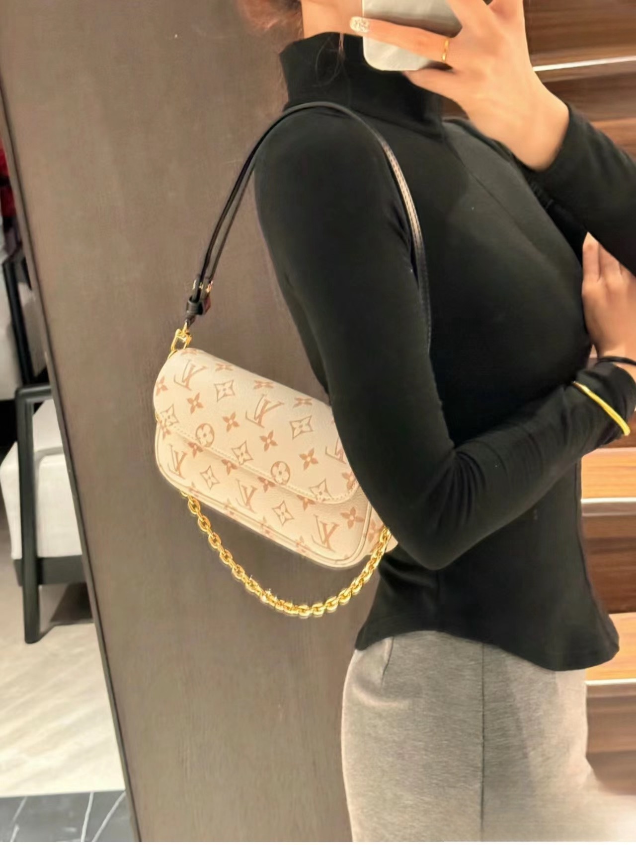 Louis Vuitton Sable IVY Wallet On Chain