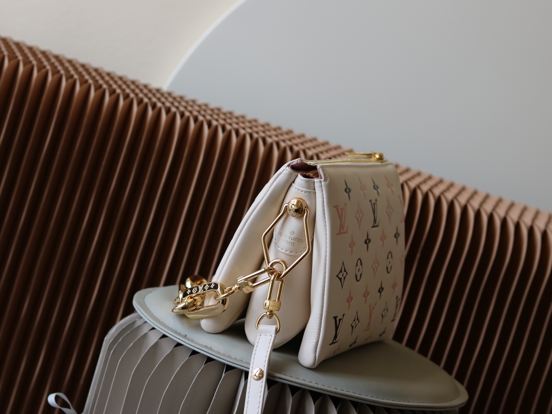 Louis Vuitton Coussin Mini Handbag-white